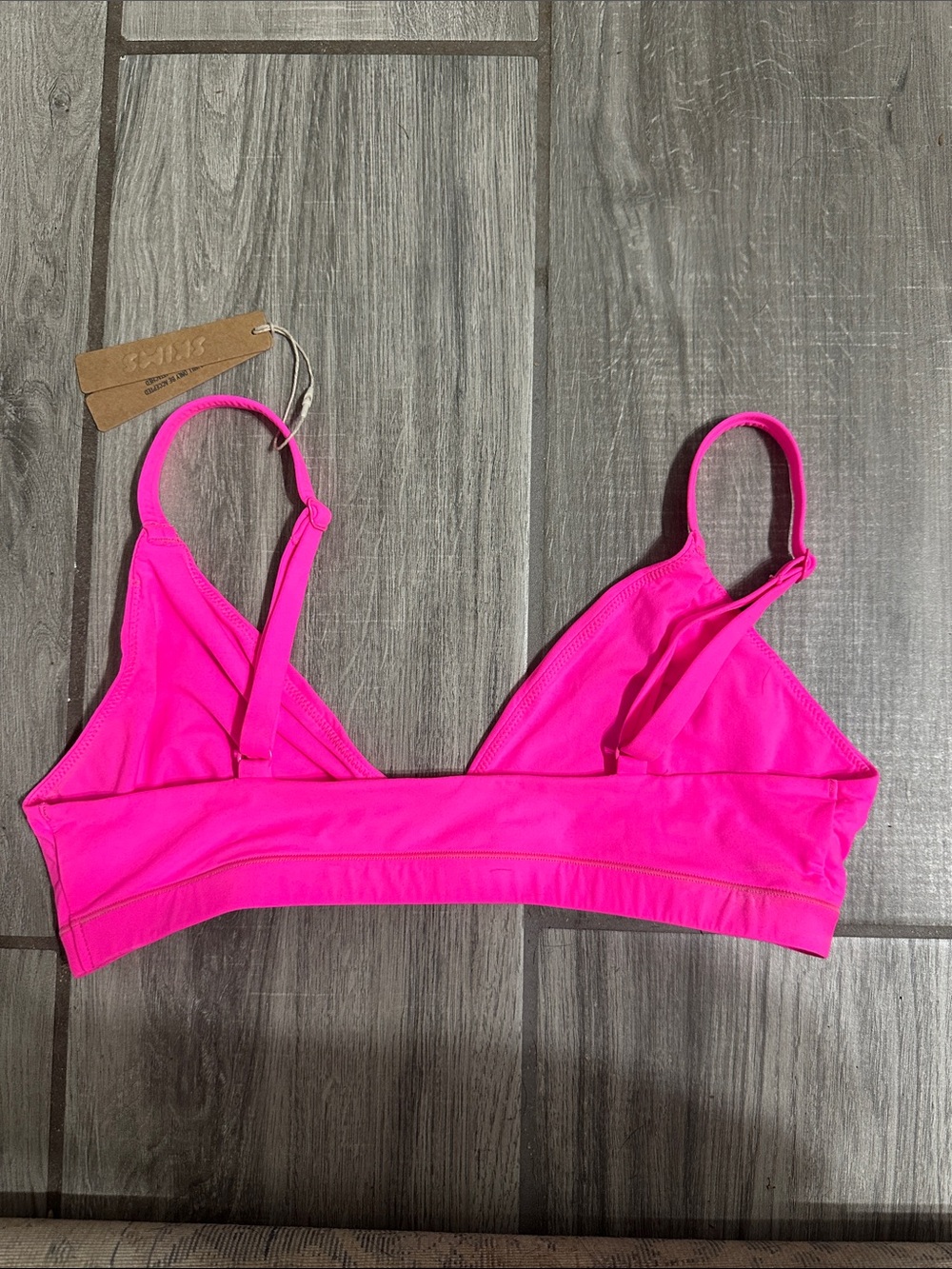 SKIMS Neon Hot Pink Wireless fits everybody Triangle Bralette - Picture 2 of 3